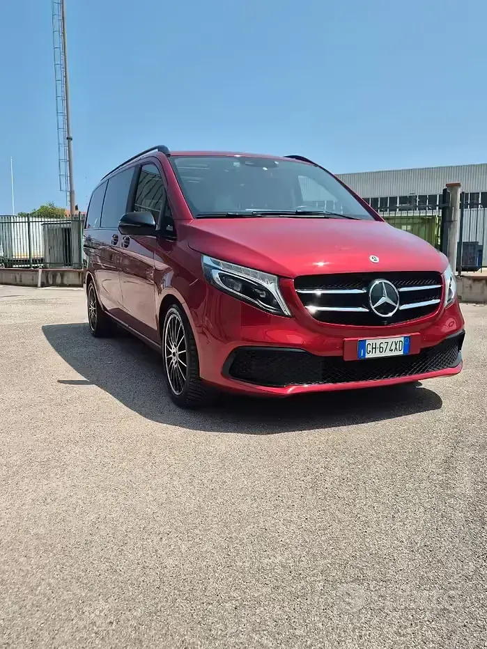 Usata Mercedes V300 237 CV (174 kW) 2022 Rosso Monovolume