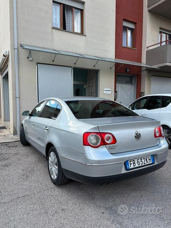 Usata VW Passat 140 CV (102 kW) 2008 Grigio Berlina