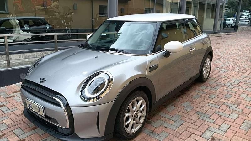 Usata Mini Cooper Essential 136 CV (100 kW) 2023 Argento Utilitaria
