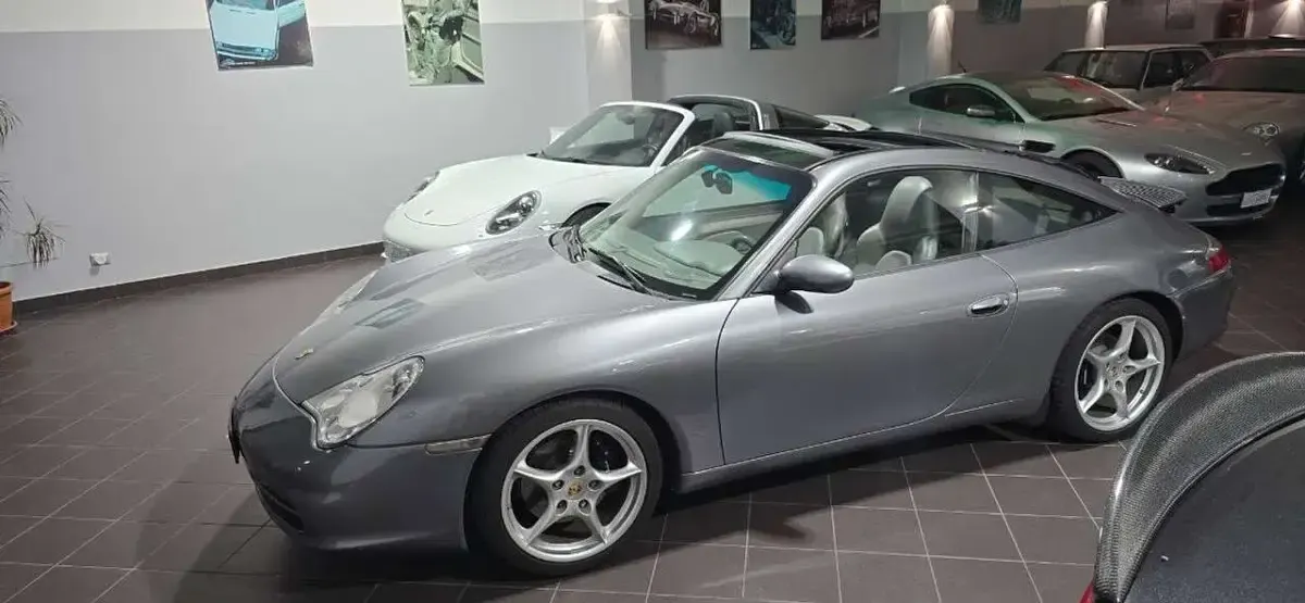 Usata Porsche 911 320 CV (235 kW) 2003 6b5grigio foca metallizzato ( Cabrio