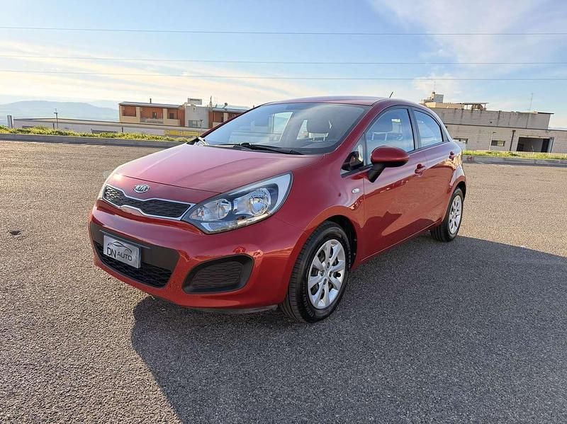 Usata Kia Rio 75 CV (55 kW) 2013 Rosso Berlina