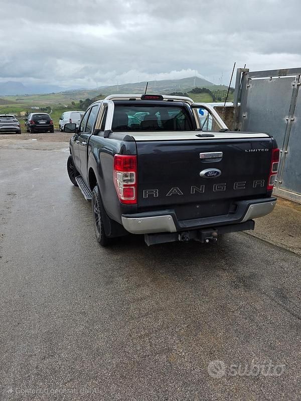 Usata Ford Ranger Limited 213 CV (156 kW) 2020 Nero Pick-up