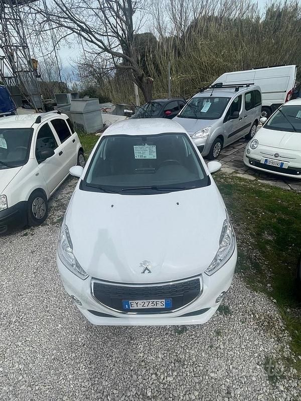 Usata Peugeot 208 Allure 82 CV (60 kW) 2015 Bianco Utilitaria