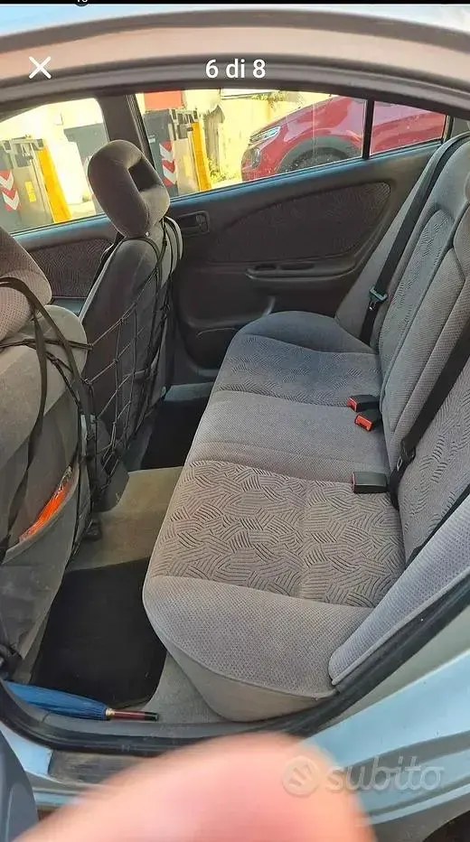 Usata Toyota Avensis 128 CV (94 kW) 1998 Grigio Berlina