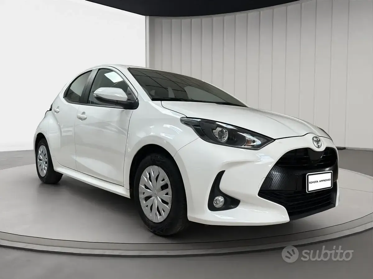 Usata Toyota Yaris Active 72 CV (52 kW) 2022 Bianco Utilitaria
