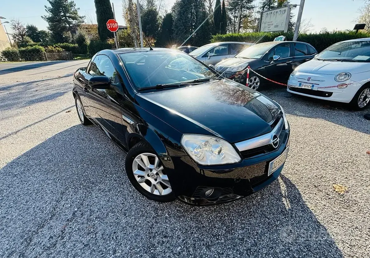 Usata Opel Tigra Sport 90 CV (66 kW) 2006 Cabrio