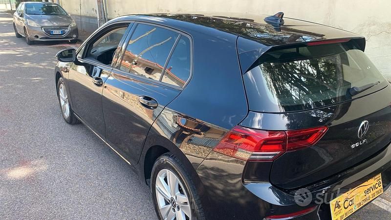 Usata VW Golf VIII Life 110 CV (80 kW) 2022 Nero Berlina