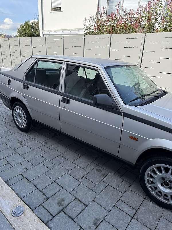 Usata Alfa Romeo 75 110 CV (80 kW) 1989 Argento Berlina