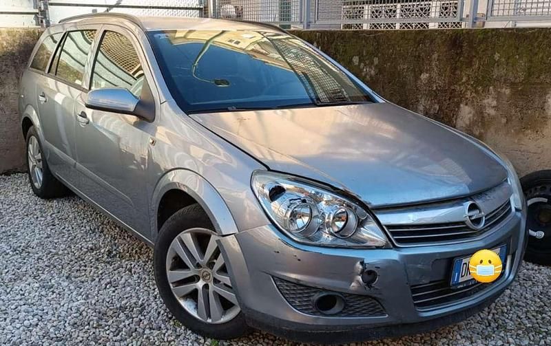 Usata Opel Astra Cosmo 150 CV (110 kW) 2008 Argento Station wagon