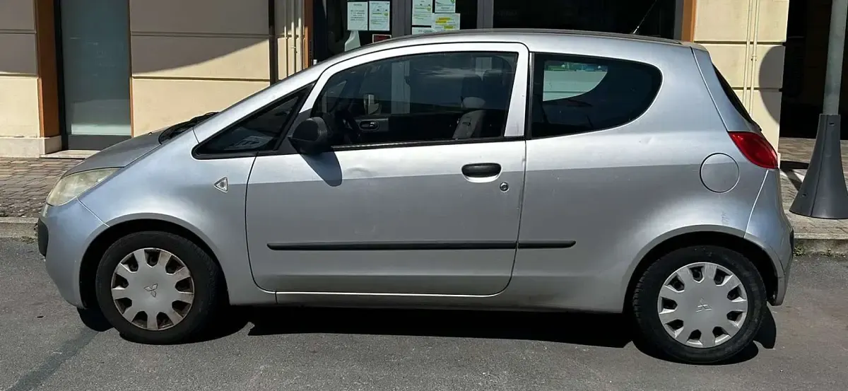 Usata Mitsubishi Colt 75 CV (55 kW) 2005 Grigio Utilitaria