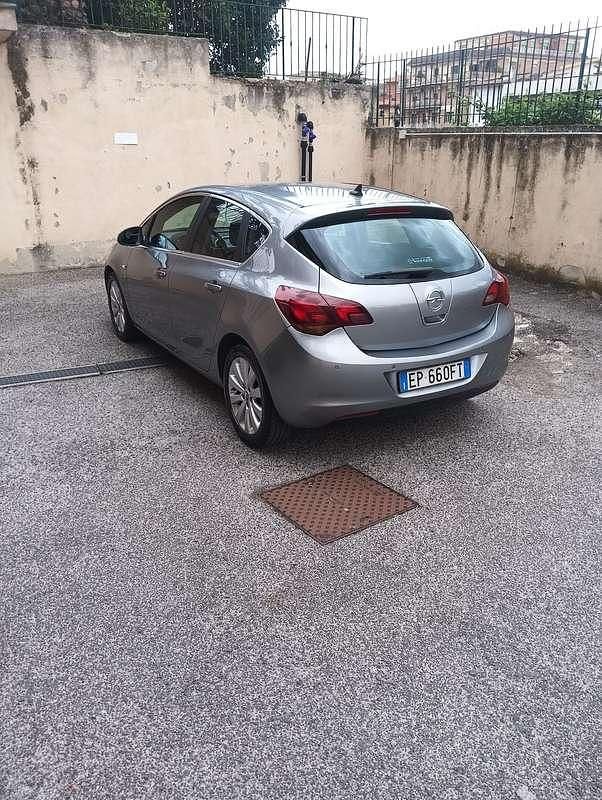 Usata Opel Astra Cosmo 131 CV (96 kW) 2012 Berlina