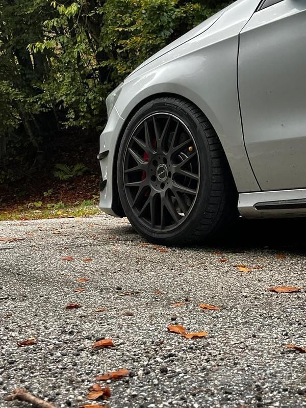 Usata 2013 Mercedes A250 Tre volumi | 15.000 € - Immagine 1/4