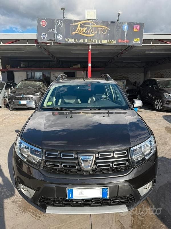 Nero Usata 2020 Dacia Sandero Stepway Tre volumi | 7950 € (Ottimo prezzo) - Immagine 1/4