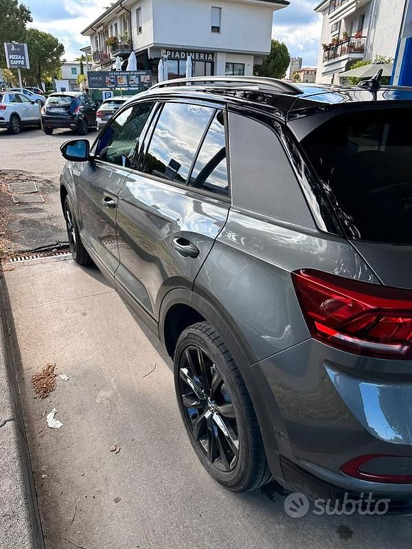 Grigio Usata 2022 VW T-Roc SUV | 25.500 € (Molto cara) - Immagine 1/4