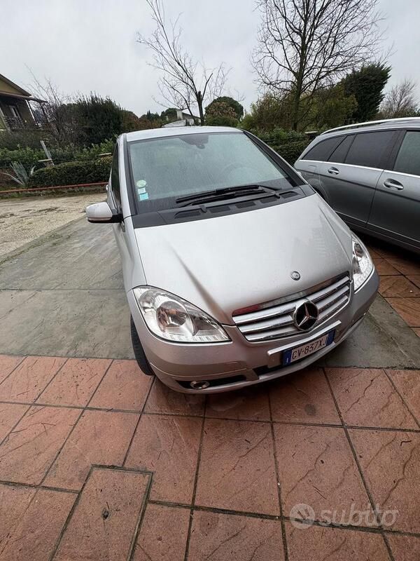 Usata Mercedes A180 Elegance 140 CV (102 kW) 2012 Grigio Berlina