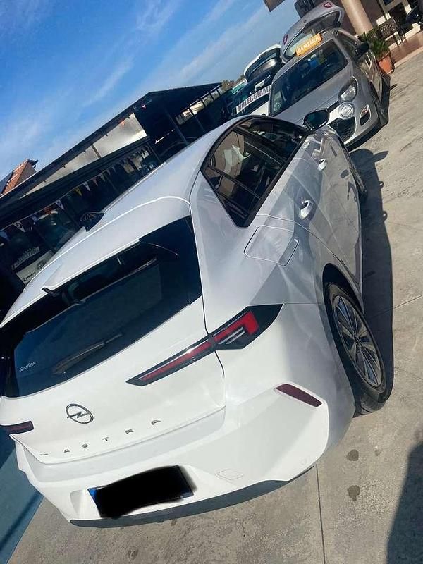 Usata Opel Astra Edition 131 CV (96 kW) 2023 Bianco Berlina