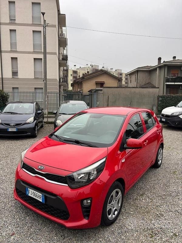 Usata Kia Picanto Active 67 CV (49 kW) 2017 Rosso Utilitaria