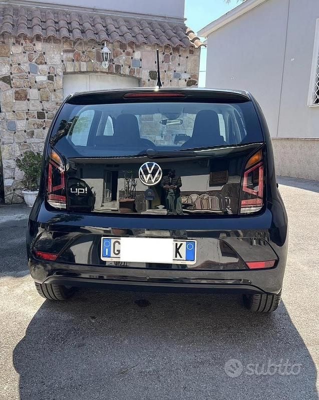 Usata VW up! Move 65 CV (47 kW) 2023 Nero Utilitaria