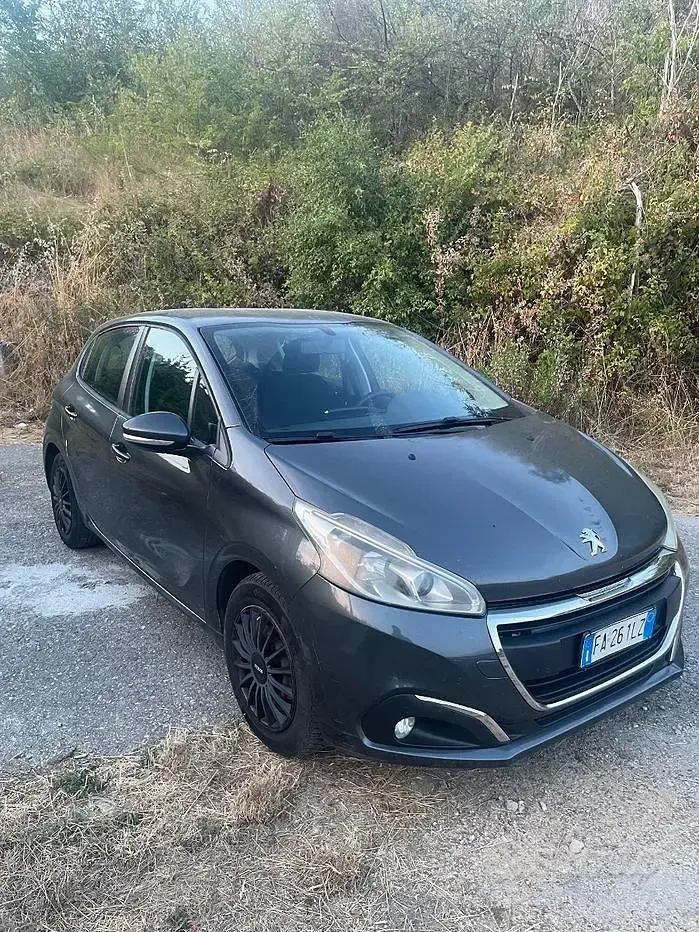 Usata Peugeot 208 68 CV (50 kW) 2015 Grigio Utilitaria