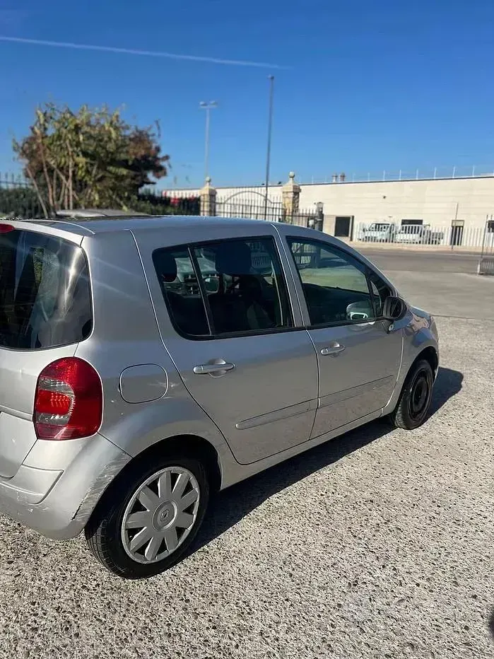 Usata Renault Modus 75 CV (55 kW) 2011 Grigio Monovolume