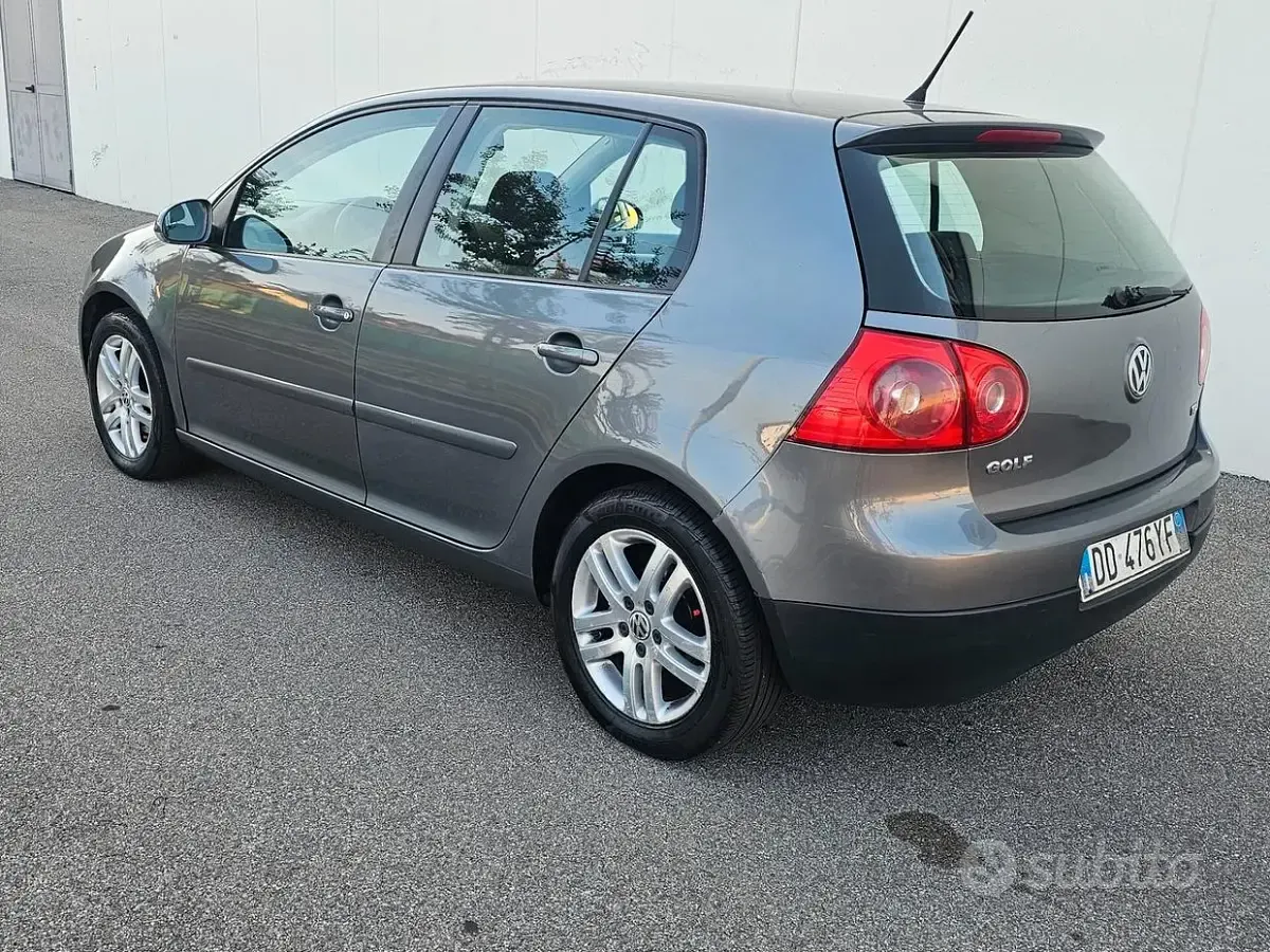 Usata VW Golf V Comfortline 105 CV (77 kW) 2007 Grigio Berlina