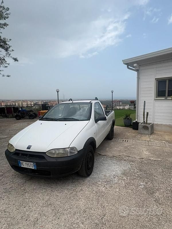 Usata Fiat Strada 69 CV (50 kW) 2000 Bianco Pick-up
