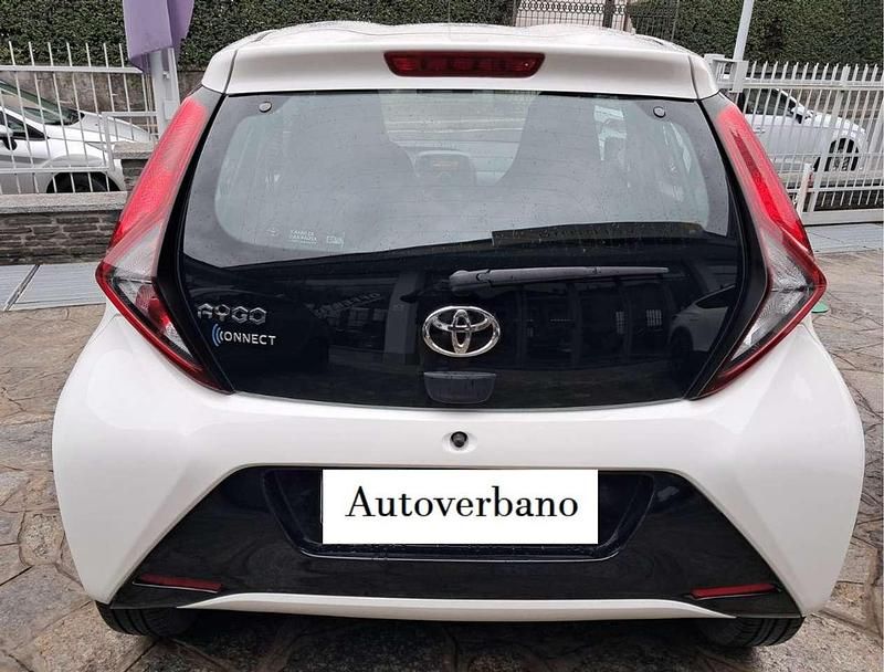 Usata Toyota Aygo Cool 72 CV (52 kW) 2021 Bianco Utilitaria