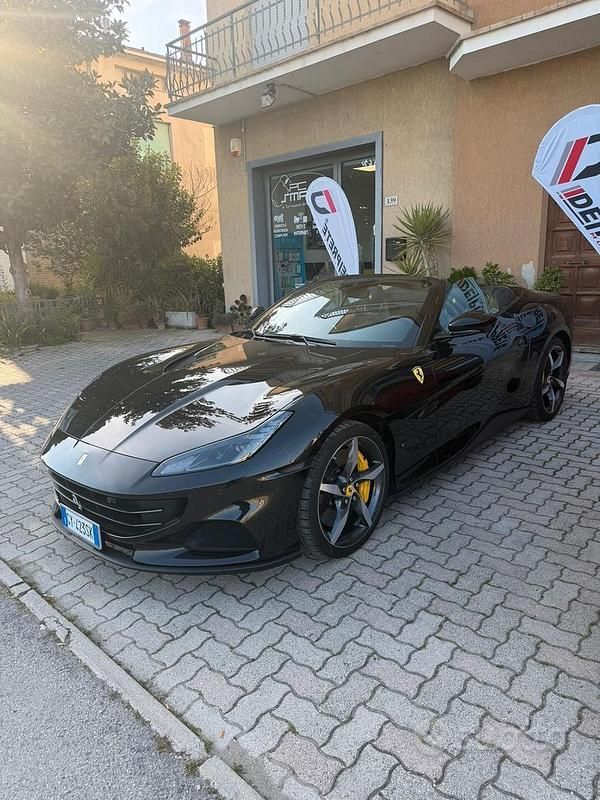 Usata Ferrari Portofino 620 CV (456 kW) 2023 Nero Cabrio