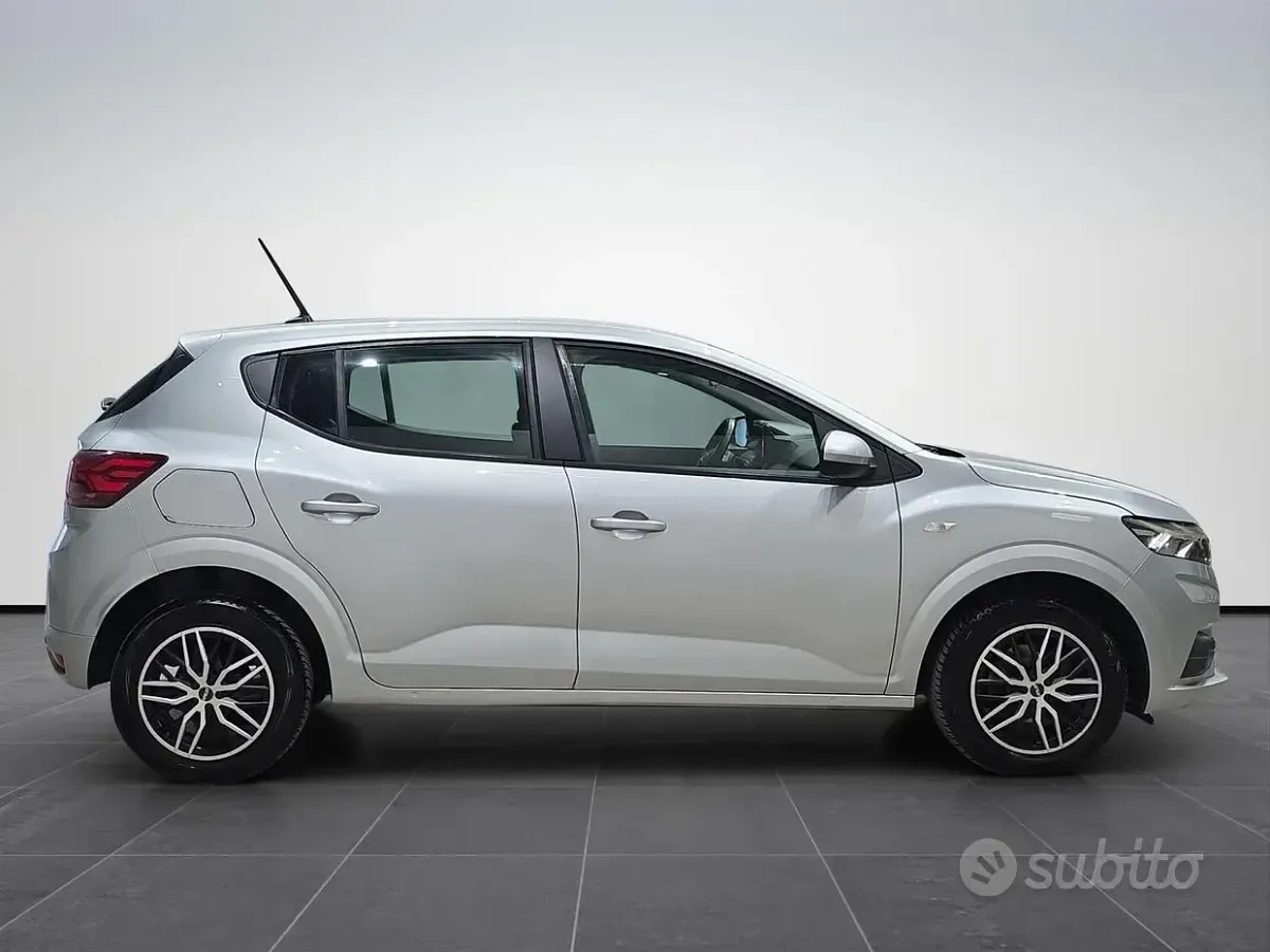 Usata Dacia Sandero Comfort 91 CV (66 kW) 2021 Grigio Berlina
