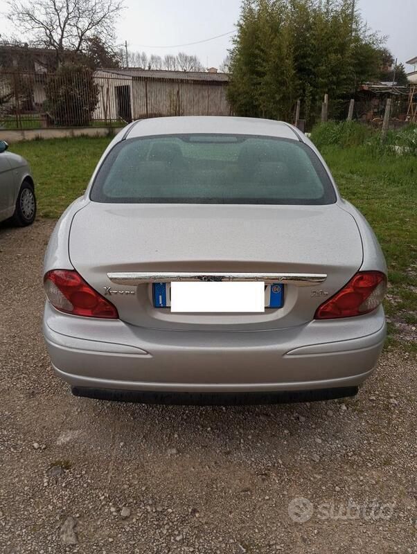 Usata Jaguar X-type 131 CV (96 kW) 2004 Grigio Berlina