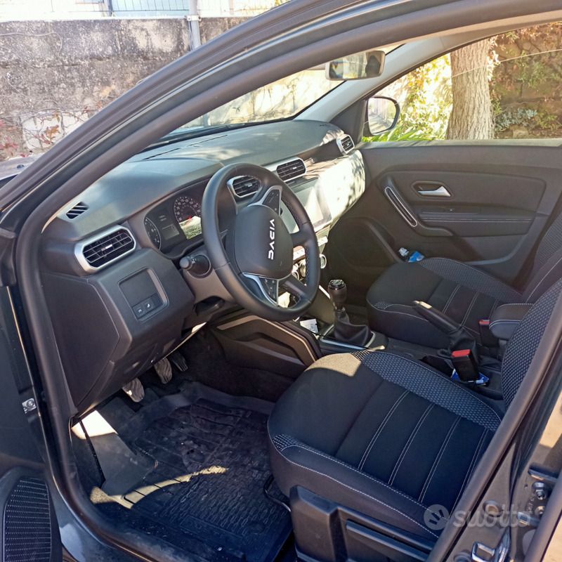 Usata Dacia Duster 101 CV (74 kW) 2023 Grigio SUV