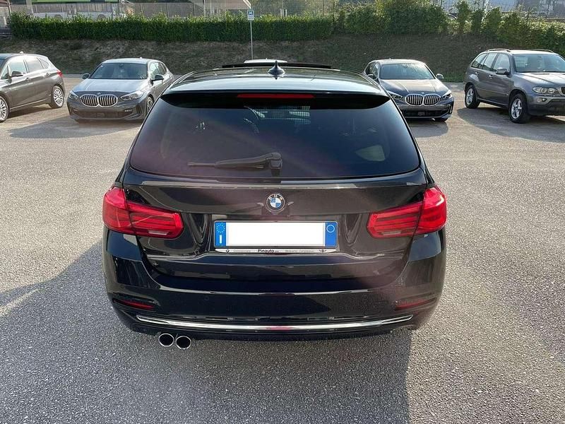 Usata BMW 320 Luxury Line 190 CV (139 kW) 2017 Nero Station wagon