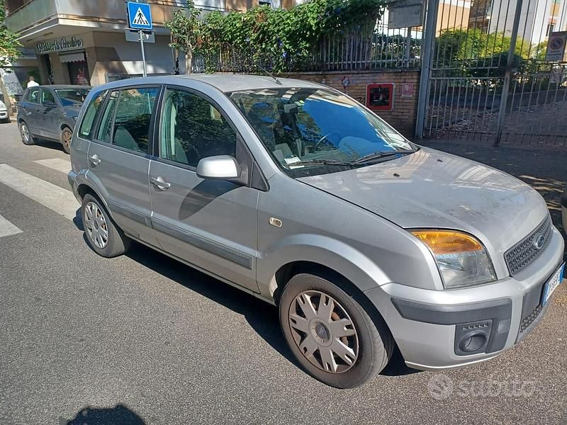 Usata Ford Fusion 80 CV (58 kW) 2009 Grigio Berlina