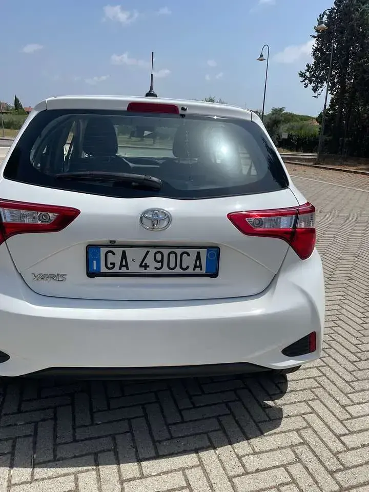 Usata Toyota Yaris Active 72 CV (52 kW) 2020 Bianco Berlina