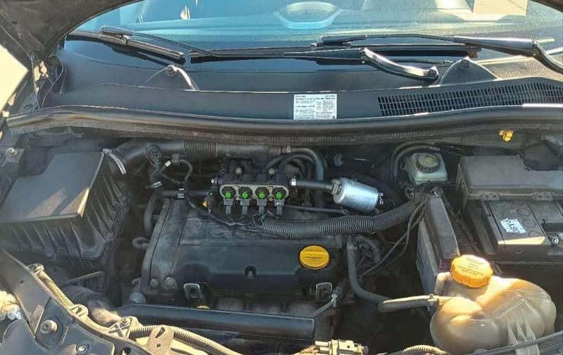 Usata Opel Corsa Club 80 CV (58 kW) 2009 Utilitaria