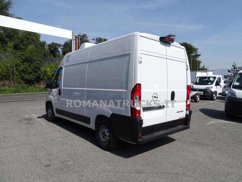 Usata Opel Movano 140 CV (102 kW) 2023 Bianco pastello Furgone