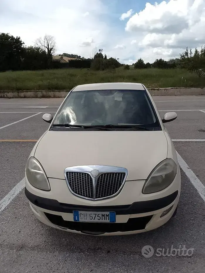 Begagnad Lancia Ypsilon 60 HK (44 kW) 2005 Vit Halvkombi