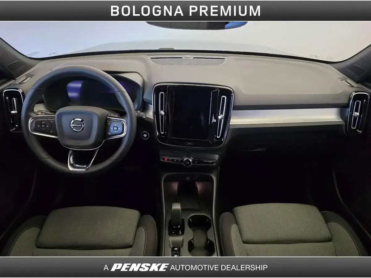 Usata Volvo XC40 Core 163 CV (119 kW) 2023 Grigio SUV
