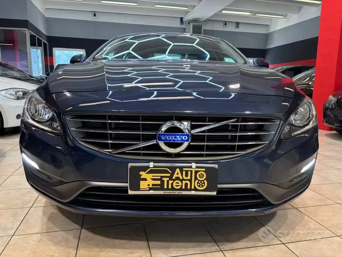 Usata Volvo S60 R-Design Momentum 181 CV (133 kW) 2014 Bluazzurro Berlina