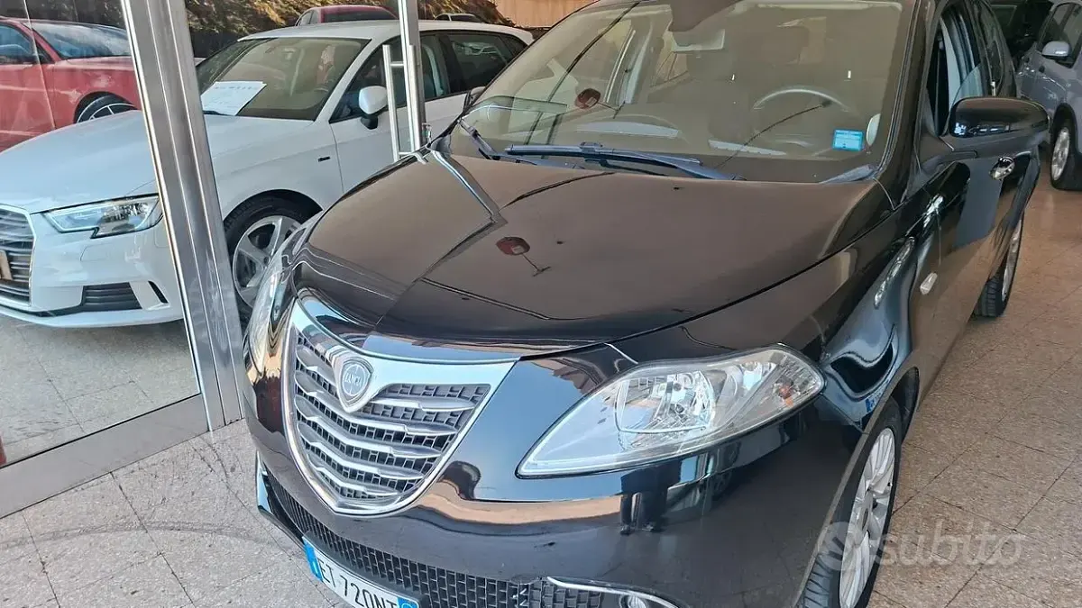 Usata Lancia Ypsilon Gold 69 CV (50 kW) 2014 Nero Utilitaria