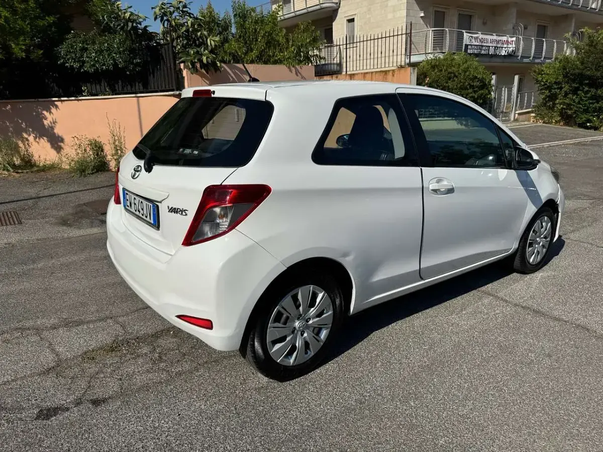 Usata Toyota Yaris Active 69 CV (50 kW) 2014 Other Utilitaria