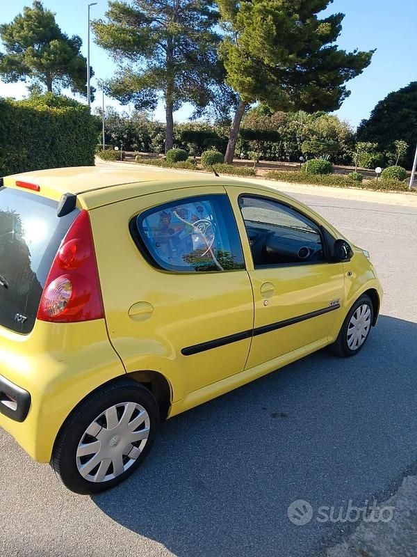 Usata Peugeot 1007 68 CV (50 kW) 2009 Giallo Monovolume