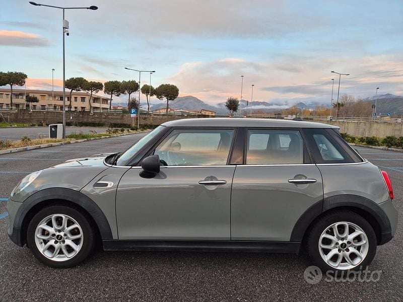 Usata Mini Cooper D Business 95 CV (69 kW) 2017 Grigio Utilitaria