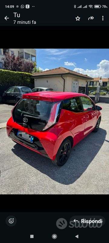 Usata Toyota Aygo 69 CV (50 kW) 2015 Rosso Utilitaria