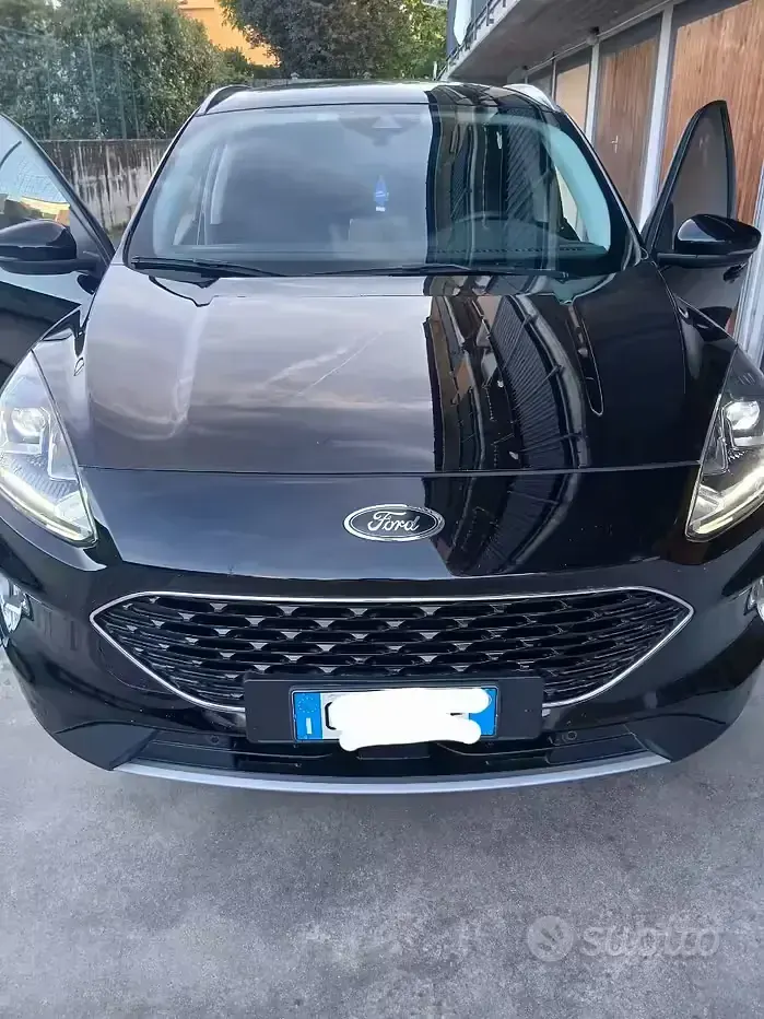 Usata Ford Kuga 120 CV (88 kW) 2021 Nero SUV