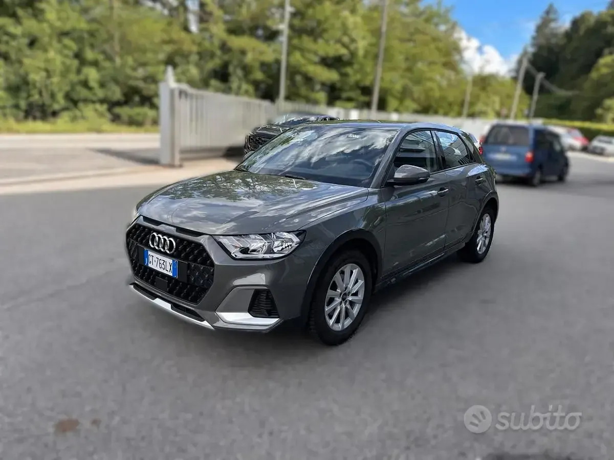 Usata Audi A1 Business 110 CV (80 kW) 2024 Grigio SUV