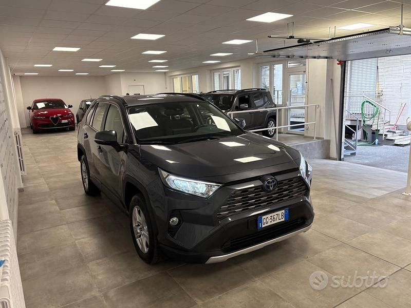 Usata Toyota RAV4 Hybrid Business Edition 218 CV (160 kW) 2021 Grigio scuro SUV
