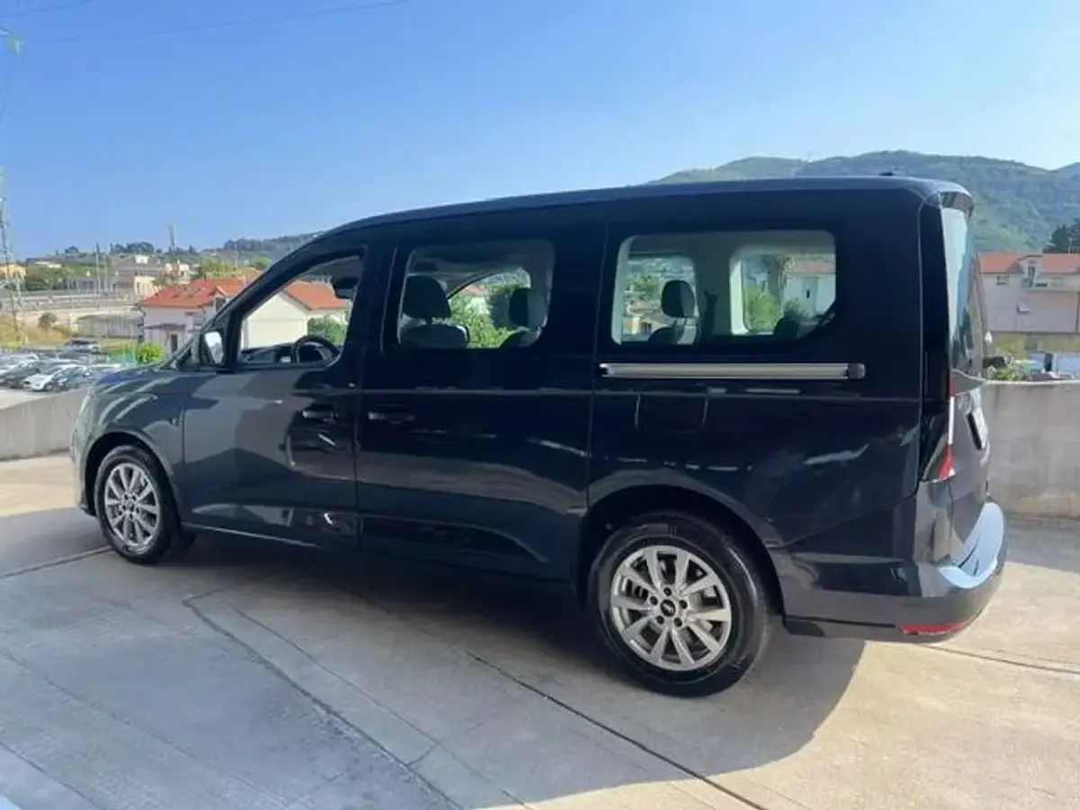 Usata Ford Grand Tourneo Connect 102 CV (75 kW) 2026 Grigio Monovolume