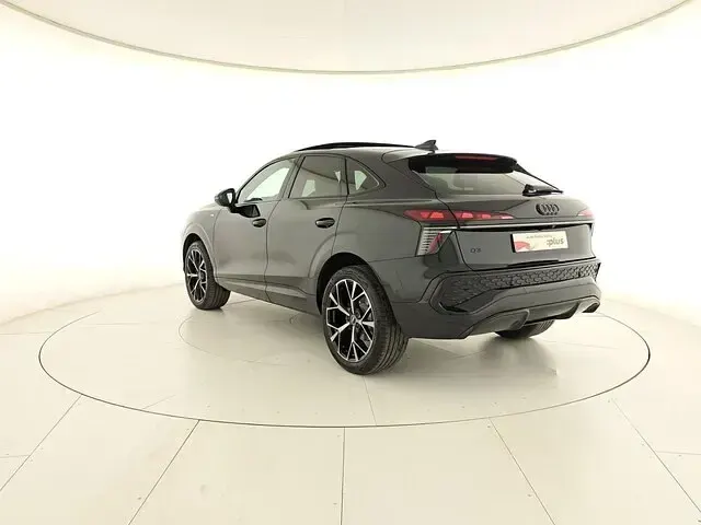Nuova Audi Q3 Sportback S-Line 150 CV (110 kW) 2026 Nero mito metallizzato SUV