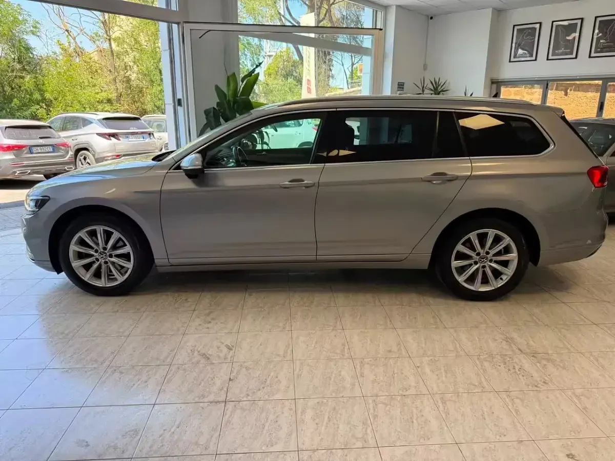 Usata VW Passat 122 CV (89 kW) 2021 Argento Station wagon